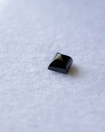 ブラックスピネル　ルース　0.57ct