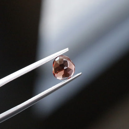 【仕立て必須】ガーネット　0.67ct