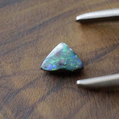 ボルダーオパール　ルース　0.5ct