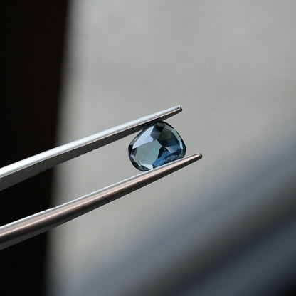 【仕立て必須】ロンドンブルートパーズ　1.00ct