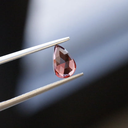 【仕立て必須】ガーネット　0.93ct